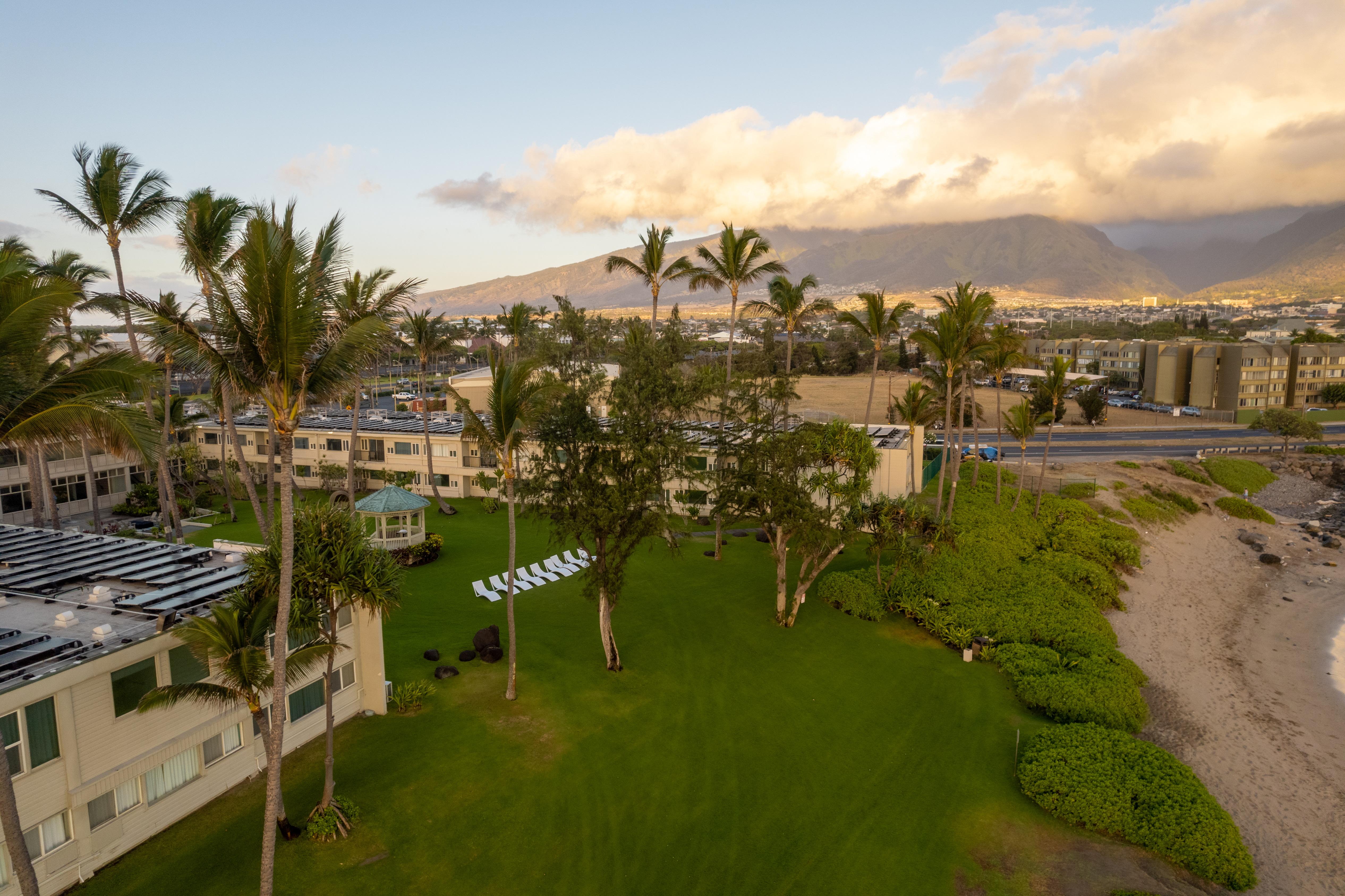 Maui Beach Hotel Kahului Exterior photo