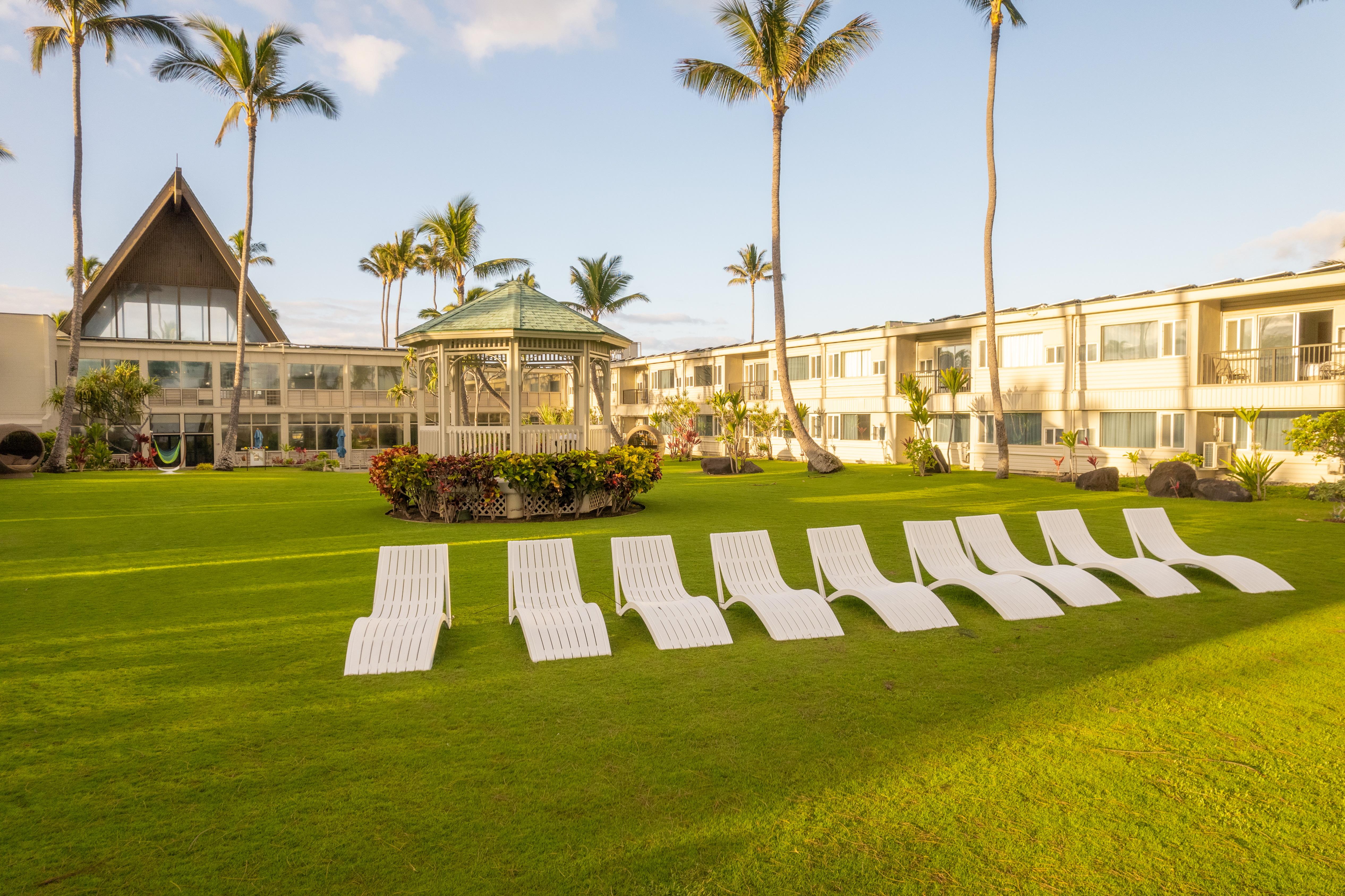 Maui Beach Hotel Kahului Exterior photo