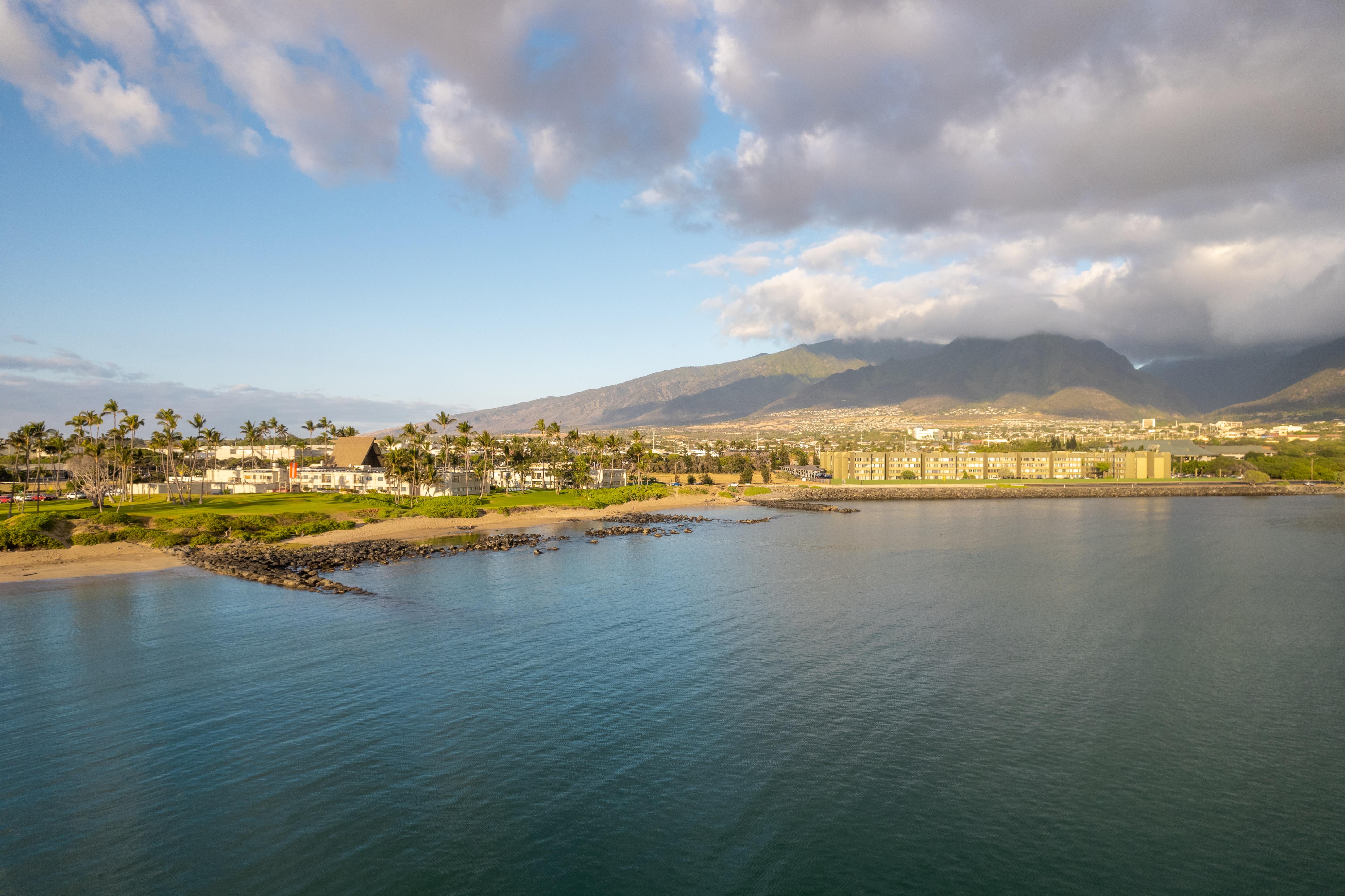 Maui Beach Hotel Kahului Exterior photo